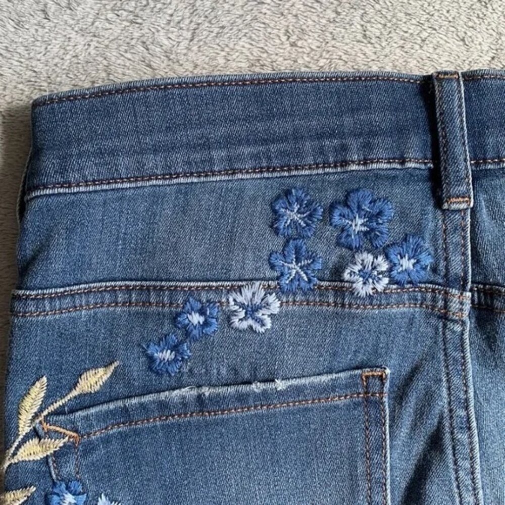 Express Flower Jeans! - Picture 9 of 9